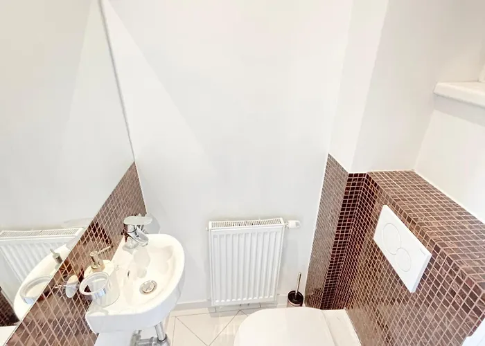 2 Bedroom Apartments, Near Belvedere, Equipped Kitchen, No Elevator 4th Floor * Vienna