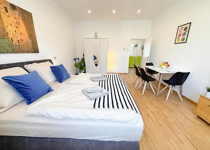 2 Bedroom Apartments, Near Belvedere, Equipped Kitchen, No Elevator 4th Floor Vienna