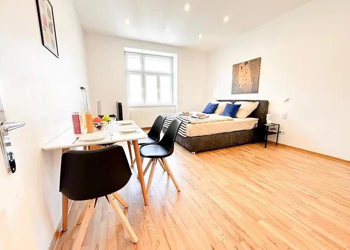 2 Bedroom Apartments, Near Belvedere, Equipped Kitchen, No Elevator 4th Floor * Vienna