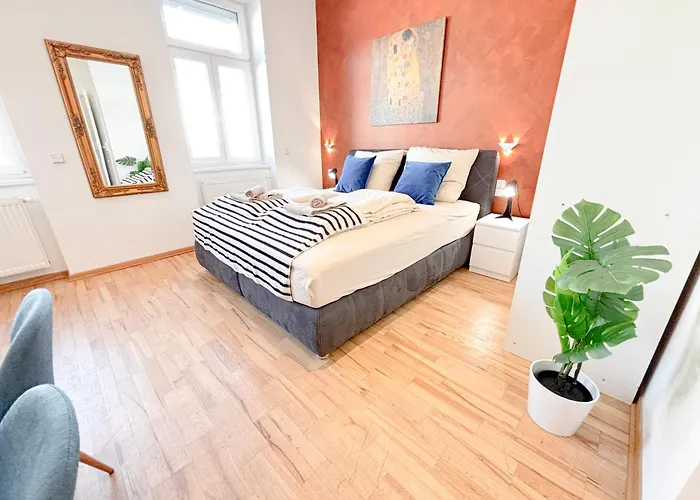 Apartment 2 Bedroom Apartments, Near Belvedere, Equipped Kitchen, No Elevator 4th Floor