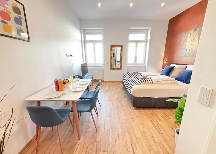 2 Bedroom Apartments, Near Belvedere, Equipped Kitchen, No Elevator 4th Floor * Vienna