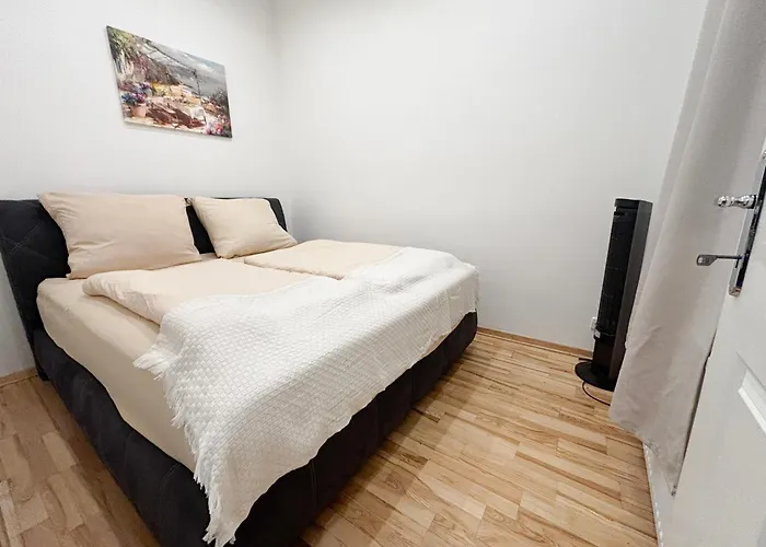 2 Bedroom Apartments, Near Belvedere, Equipped Kitchen, No Elevator 4th Floor Vienna