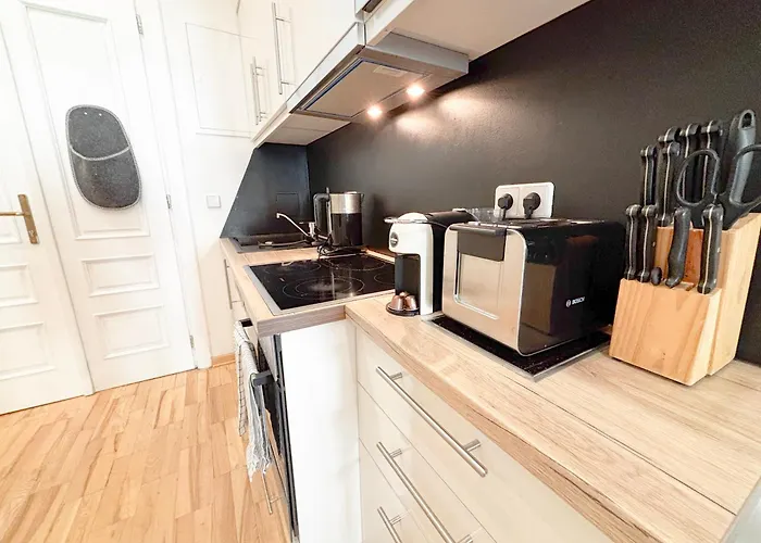 Apartment 2 Bedroom Apartments, Near Belvedere, Equipped Kitchen, No Elevator 4th Floor