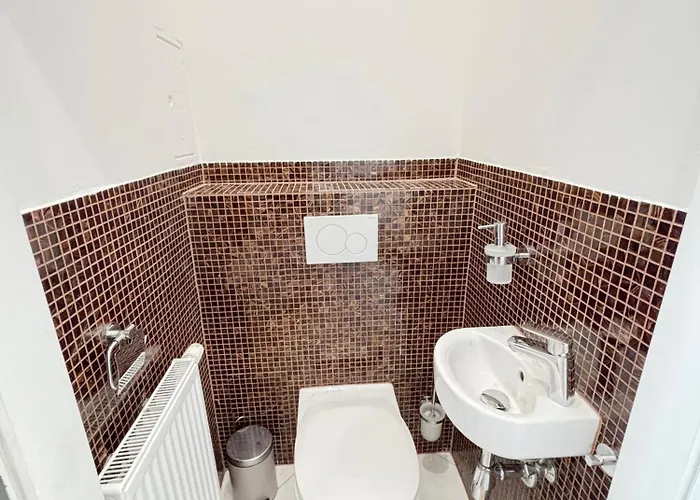 2 Bedroom Apartments, Near Belvedere, Equipped Kitchen, No Elevator 4th Floor * Vienna
